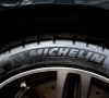 Ein Michelin-Reifen mit Blick auf den Radkasten.