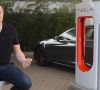Tesla Supercharger breit