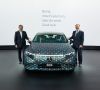 Der bisherige Daimler-Aufsichtsratschef Manfred Bischoff (links) und der neue Vorsitzende Bernd Pischetsrieder.