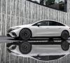In der Version 580 verfügt der mit 5,22 Metern opulent lange Mercedes EQS über zwei Elektromotoren mit zusammen 385 kW/523 PS Leistung