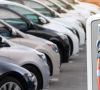 Elektroautos an einer Ladestation / Markt für gebrauchte E-Autos bleibt überschaubar
