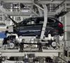 Produktion eines BMWs in einem Werk.