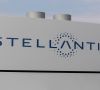 Stellantis-Schriftzug / Stellantis plant neue Gigafactory in den USA