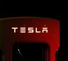 Supercharger für Elektroautos mit Tesla-Aufdruck