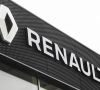 Renault-Logo an einem Autohaus.