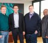 Peter Rander, Argo AI COO; Mark Fields, Ford president and CEO; Bryan Salesky, Argo AI CEO; and Raj Nair, Ford executive vice president, Product Development, and chief technical officer, stehen nebeneinander.